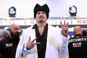 Усик кинув виклик знаменитому американському боксеру