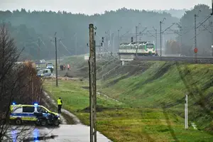 Диверсії на залізниці: у Польщі клопочуть про європейський ордер на арешт двох українців