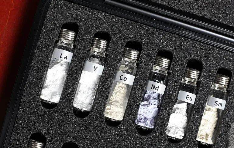 Компанії США “агресивно” скуповують рідкоземи, необхідні Європі для переозброєння — Bloomberg