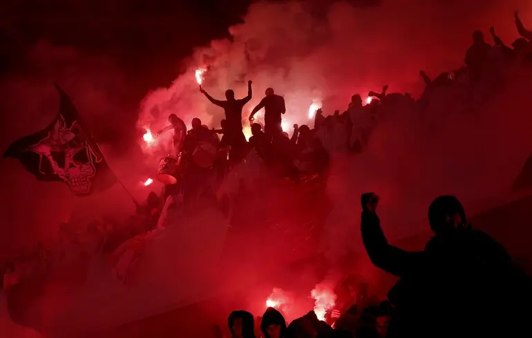 Вболівальники відомого французького клубу побили своїх футболістів через невдалі результати