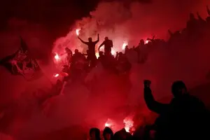 Вболівальники відомого французького клубу побили своїх футболістів через невдалі результати