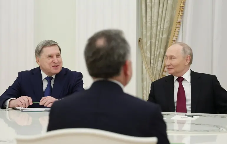 Российский диктатор Владимир Путин и его помощник Юрий Ушаков встречаются со спецпосланником президента США Стивом Уиткоффом в Кремле, Москва/Россия, 2 декабря 2025 года