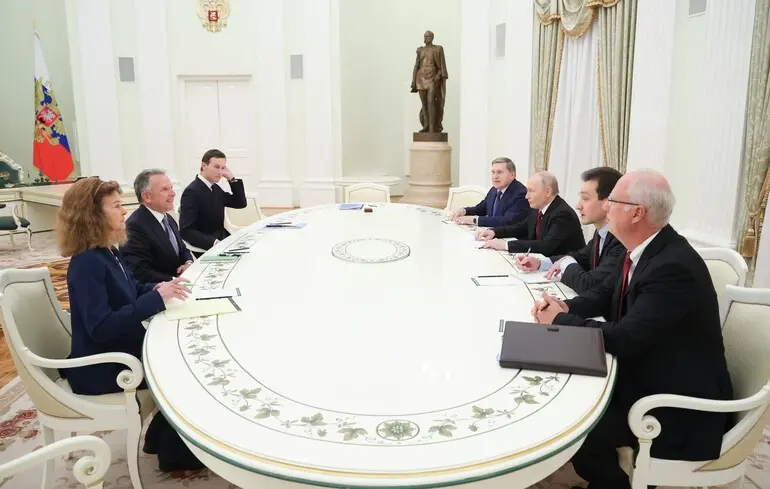 На переговоры с Путиным Виткофф приехал с переводчицей, которая осудила вторжение в Украину — росСМИ