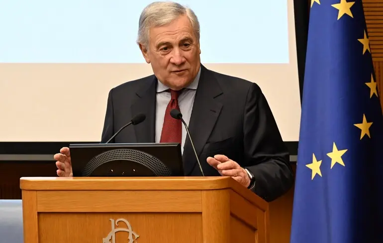 Італія зупиняє участь у програмі НАТО з купівлі зброї для України — Вloomberg