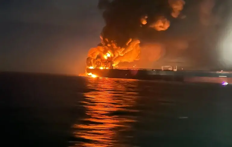 Атаки на "тіньовий флот" РФ підняли страхові ставки для суден у Чорному морі на 250% — Bloomberg