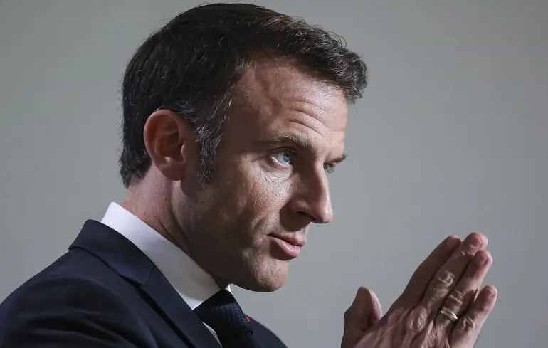 Макрон у Китаї закликатиме Сі Цзіньпіна тиснути на Росію заради припинення війни в Україні