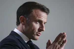 Макрон у Китаї закликатиме Сі Цзіньпіна тиснути на Росію заради припинення війни в Україні