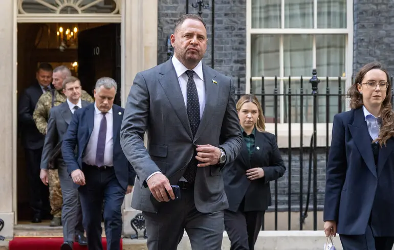 Єрмак все ще займає щонайменше 9 посад, хоч його й звільнили з офісу президента