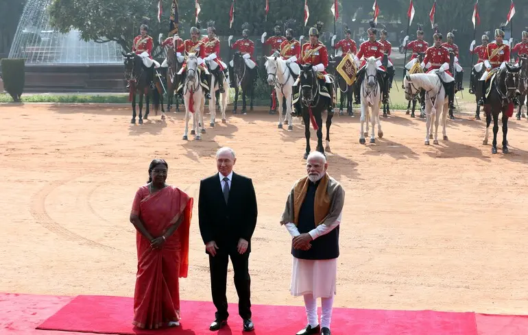 Моди расстилает красную дорожку для Путина, несмотря на давление со стороны США — Bloomberg