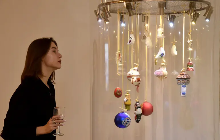 «Різдвяний політ Щедрика»: виставка у Києві розкриває історію легендарної мелодії