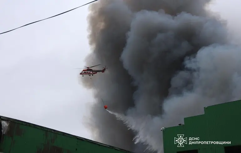 Ракетный удар РФ по Днепру: уничтожены склады бинтов, марли и шин