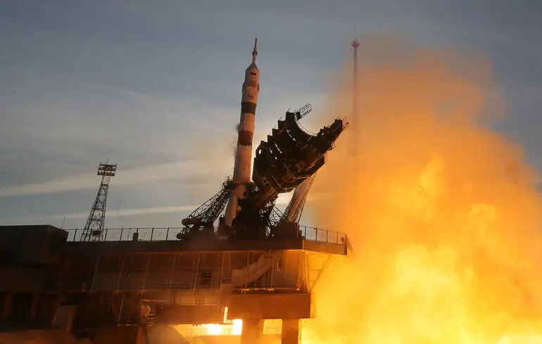 Российская ракета-носитель "Союз-2.1а" с космическим кораблем "Союз МС-28" стартует с арендованного Россией космодрома "Байконур", Казахстан/27 ноября 2025 года