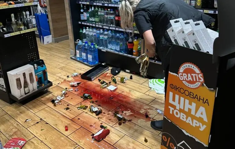 Последствия нападения на ансамбль "Гуцулия" на АЗС.