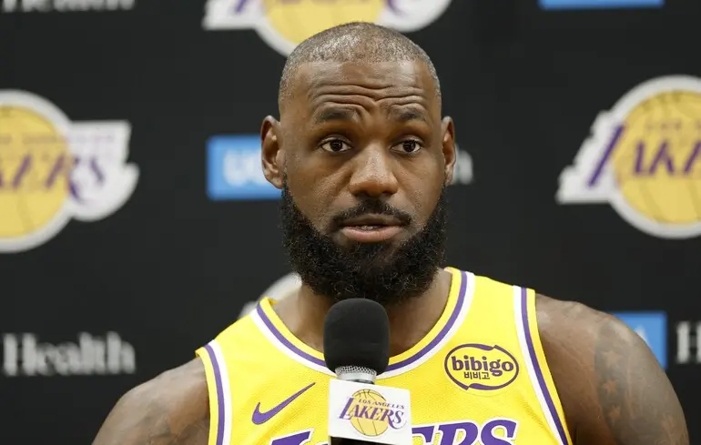 Леброн Джеймс