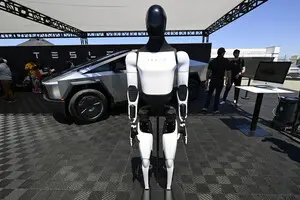 Робот Tesla Optimus с ИИ снял 