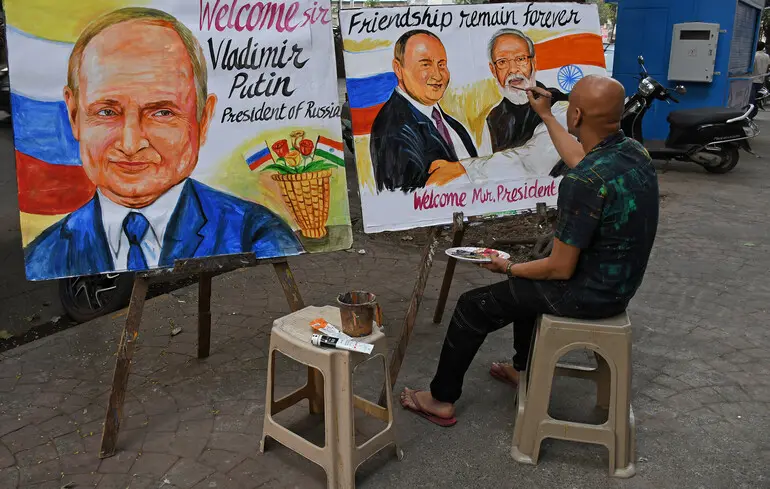 Розмови про мир і обійми з Путіним: де межа балансу для Моді?