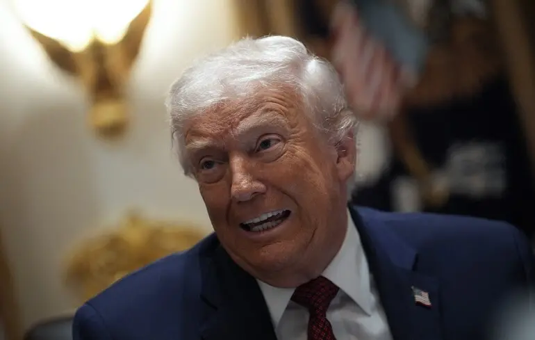 Президент США Дональд Трамп під час круглого столу в залі Кабінету міністрів Білого дому у Вашингтоні, США / 8 грудня 2025 року