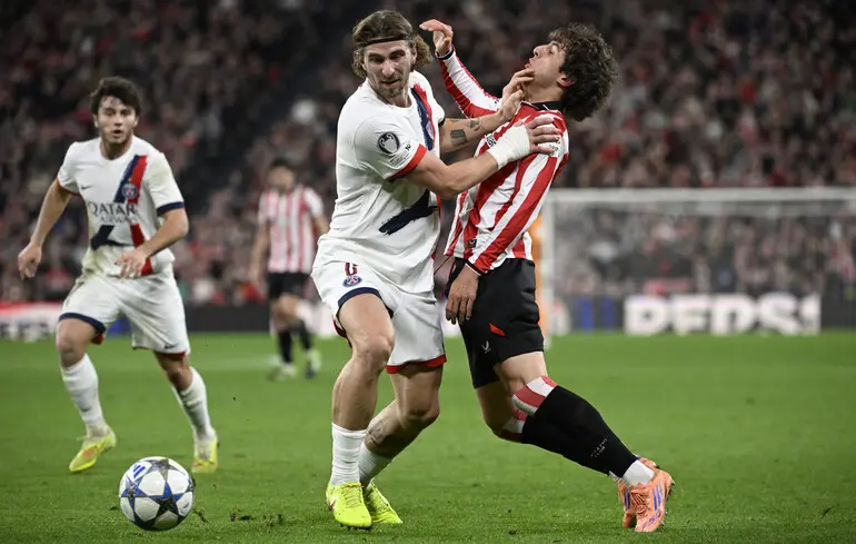 Футболист сборной Украины Забарный впервые сыграл за ПСЖ с россиянином