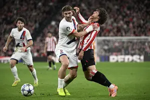 Футболист сборной Украины Забарный впервые сыграл за ПСЖ с россиянином