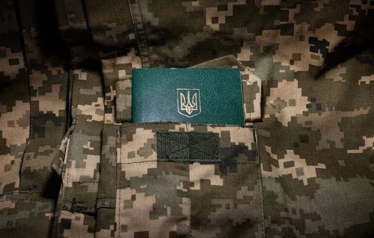 Зеленський пояснив, чому не підвищують зарплати військовим