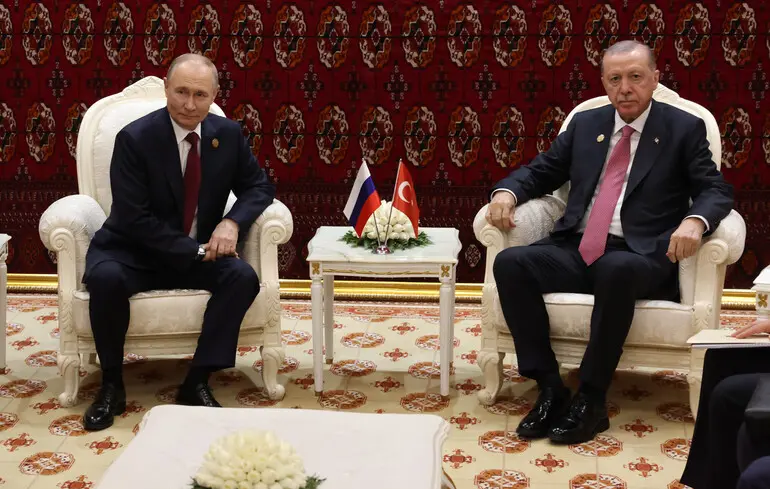 Путін зустрівся з Ердоганом в столиці Туркменістану: про що говорили