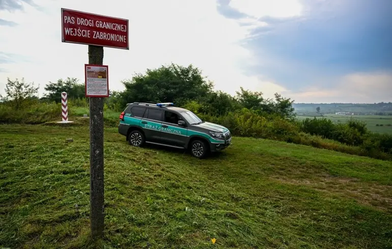 На границе с Беларусью поляки нашли новый тоннель и вытащили оттуда 130 мигрантов