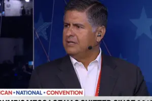 Консультантом 