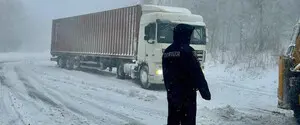 Погодные осложнения: гололед и мокрый снег накроют Украину