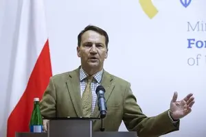 Глави МЗС Польщі та Угорщини публічно посперечались через політику Будапешта 