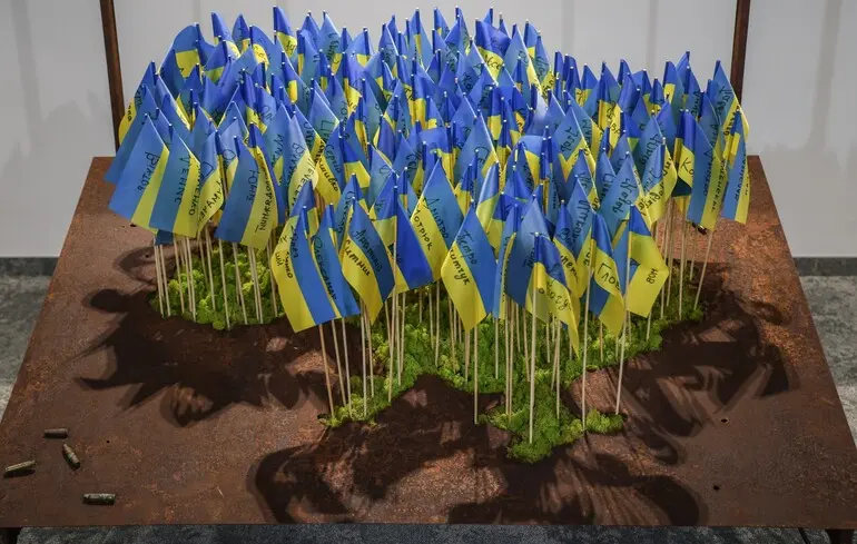 Почти три четверти украинцев готовы принять замораживание фронта, но вывод войск из Донбасса отвергают еще больше – опрос КМИС