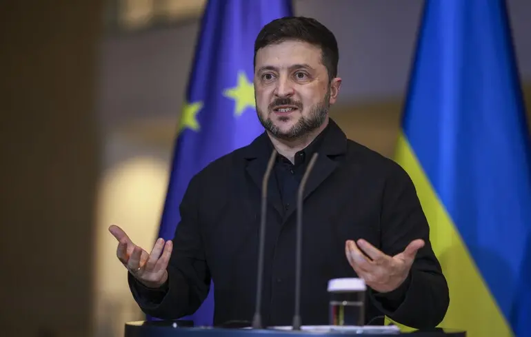 Президент Украины Владимир Зеленский выступает во время пресс-конференции в Берлине, Германия / 15 декабря 2025 года