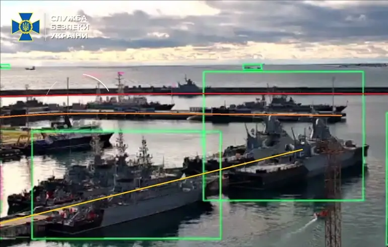 В РФ отрицают попадание дрона по подводной лодке. А OSINT-аналитики взамен рассказали, какая часть пострадала больше всего