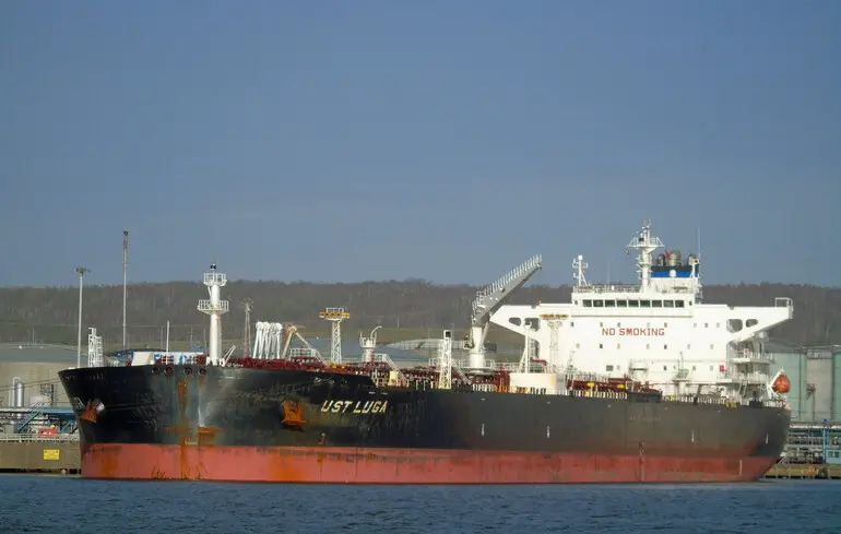 Танкери з російською нафтою накопичуються біля Китаю, поки Індія обмежує закупівлі — Bloomberg