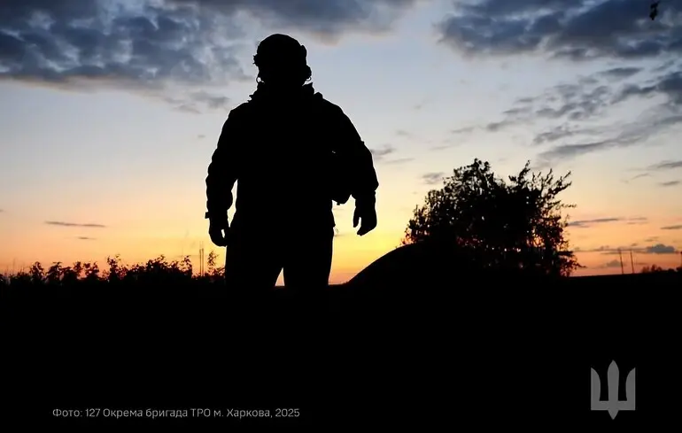 Українці найбільше довіряють ЗСУ, ДСНС та волонтерам, а щодо Зеленського думки розділилися – опитування