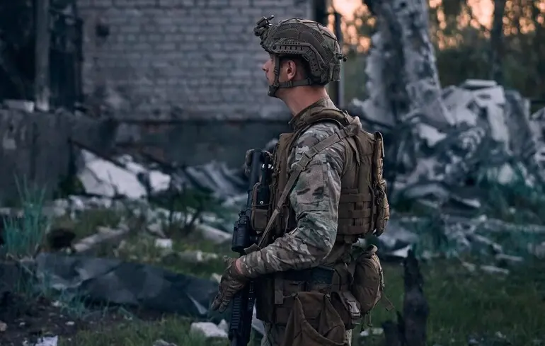 «Зачистка без спешки»: в Купянске российские военные ищут еду в подвалах и квартирах