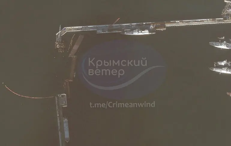 После атаки морских дронов россияне забаррикадировали гавань в Новороссийске