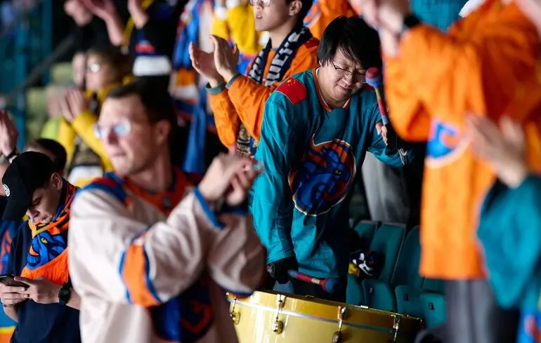 Російські та китайські фанати влаштували бійку після хокейного матчу