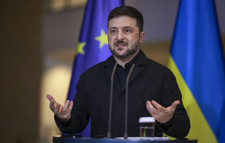 Ситуацію на фронті Зеленський назвав складною: партнери не винні