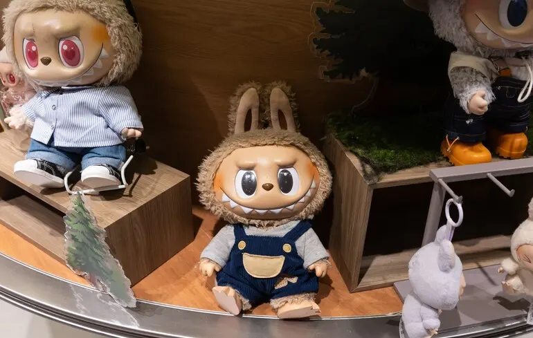 Іграшка Labubu.