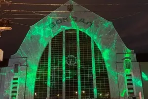 На Центральному вокзалі Києва запрацювала інтерактивна інсталяція 