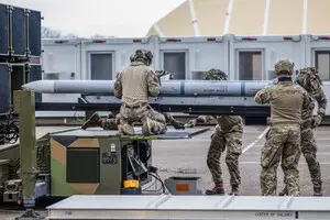 Европа помогает Украине складами оружия, а США лимитами