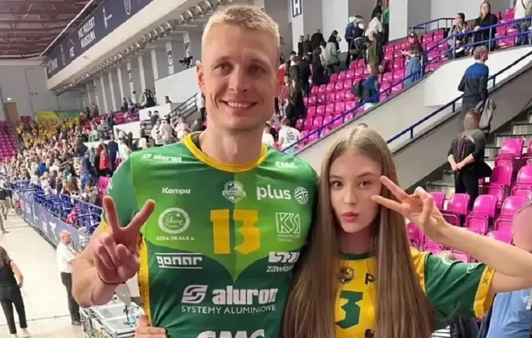 Скандал с буллингом дочери украинского волейболиста в Варшаве: лицей отчислил обидчика