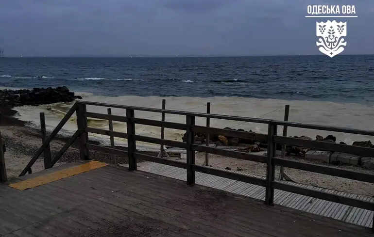 Боновые заграждения в зоне загрязнения