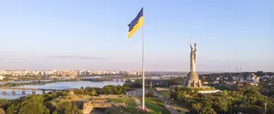 В Киеве приспустят самый большой флаг Украины: в КГГА назвали причину