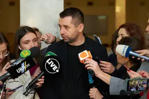 Максимализировать явку на выборах во время войны можно с помощью гибридного голосования - Арахамия