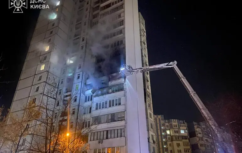 В Киеве горят многоэтажки, количество пострадавших постоянно растет: Кличко о последствиях воздушного удара