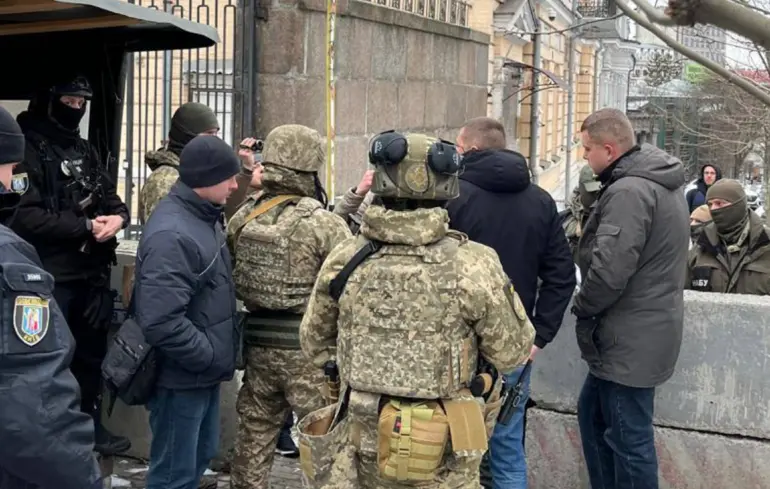 Деньги за голоса в ВРУ: работники УГО препятствуют детективам проводить обыски в комитетах