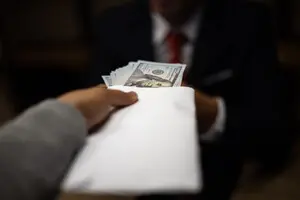 НАБУ и САП сообщили подозрение нардепам, которые получали взятки за голосование в парламенте