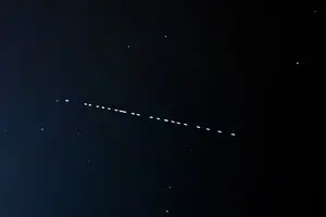 Starlink знизить орбіту супутників для підвищення безпеки космосу