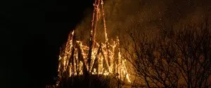 Новогодний пожар в Амстердаме уничтожает 150-летнюю церковь Вонделькерк: шпиль и крыша обвалились